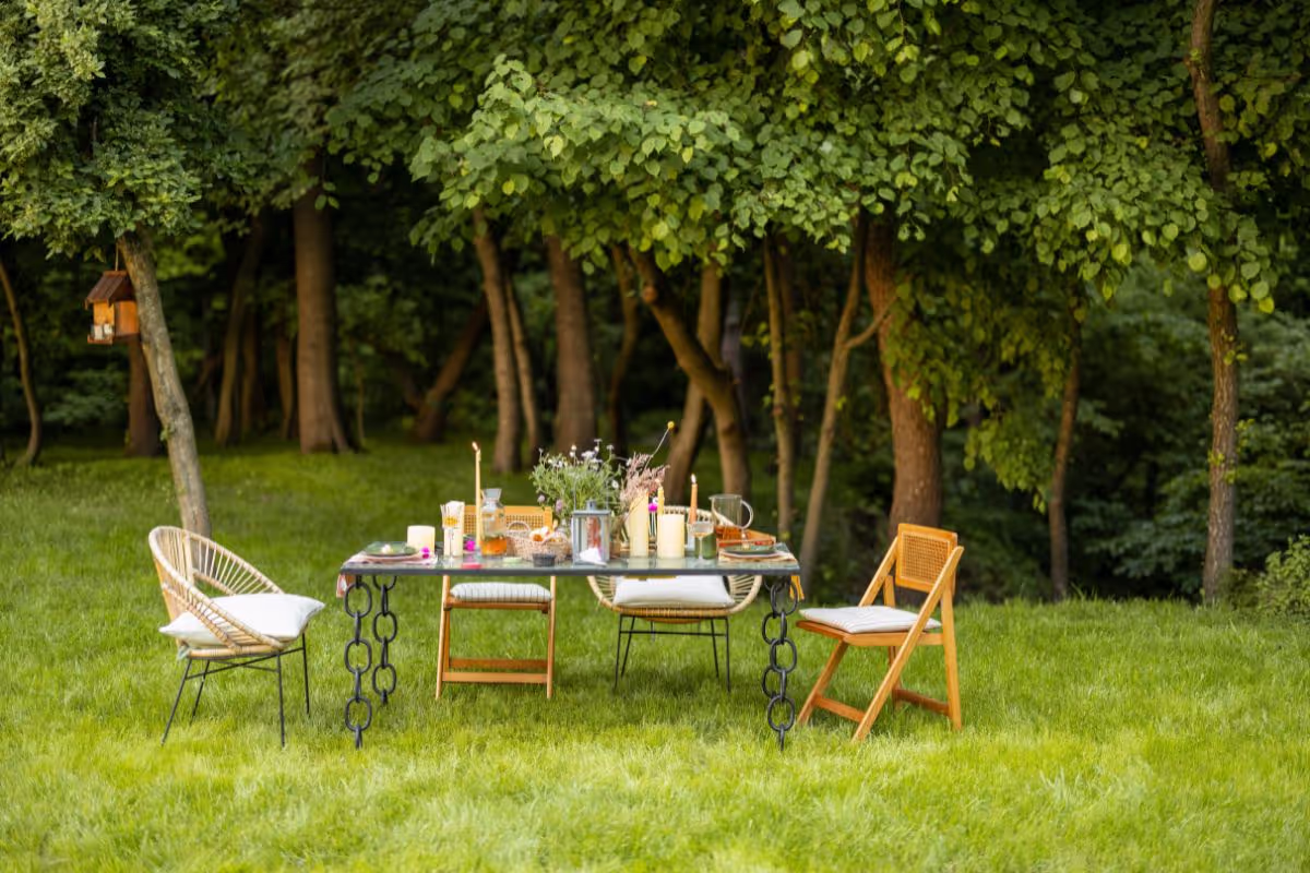 the-benefits-of-eating-outside-and-how-it-enhances-your-dining-experience